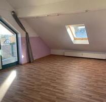 Helle geräumige 2 Zimmer Wohnung, Kü, Bad, WC, Extraflur, Balkon - Niederwörresbach