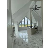 Lichtdurchflutete Wohnung mit Balkon, Kachelofen & Traum-Ausblick - Hilgert