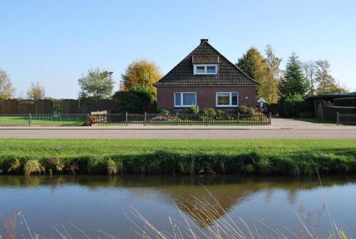 Foto - direkt am Kanal Angelurlaub in Ostfriesland