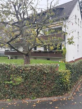 Foto - Es handelt sich um eine großzügig geschnittene 3 Zimmerwohnung mit großem Wohnzimmer und großem Balkon, Einbauküche, Schlafzimmer, Kinderzimmer und geräumiges Badzimmer in einem ruhigen 6...