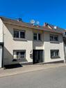 Foto - Gepflegtes Ein-Zweifamilienhaus mit 3 Garagen zu verkaufen