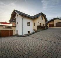 Großzügiges Zweifamilienhaus in ruhiger Ortsrandlage - Mehren