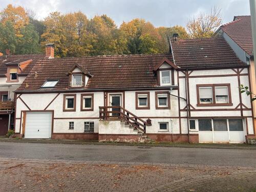 Foto - Sanierungsbedürftiges Fachwerkhaus mit breiter Grundstücksfront