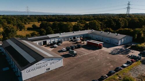 Foto - Stellplätze 40 m² Außenbereich direkt an den A7 bei Nützen Kalt