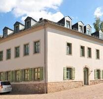 Schick sanierte 3-Raum-Erdgeschoss-Wohnung mit EBK und Stellplatz am Marktplatz in Kirchberg