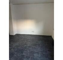 Frisch renovierte 3-Zimmer-Wohnung mit saniertem Bad in 41517 - Grevenbroich Neuenhausen