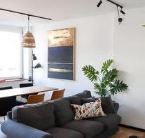 Urban Living: Möbliertes Zimmer mit eigenem Privatbad - Düsseldorf Stadtmitte