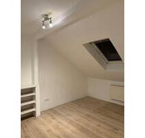 Gemütliche 3,5 Zimmer Dachgeschoss Wohnung im Altbau - Leichlingen (Rheinland)