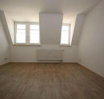1 Monat Mietfrei!! **Renovierte 2-Zimmer-Dachgeschosswohnung mit großem Badezimmer zu vermieten** - Plauen Bahnhofsvorstadt