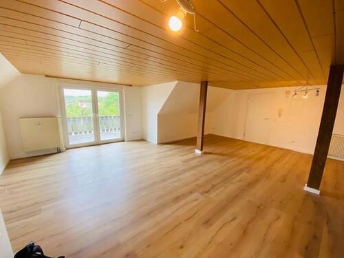 Foto - Renovierte Dachgeschoßwohnung mit 3 Schlafzimmern u. neuem Bad