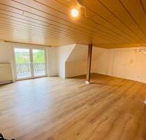 Renovierte Dachgeschoßwohnung mit 3 Schlafzimmern u. neuem Bad - Schillingsfürst