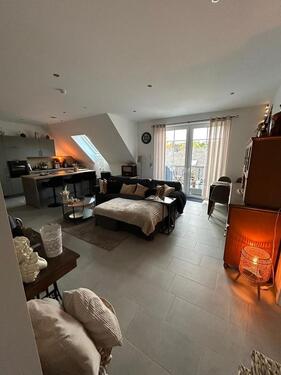 Foto - Moderne 4-Zimmer-Wohnung mit Balkon & Design-Küche