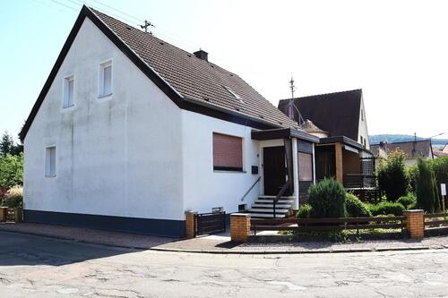 Foto - Einfamilienhaus mit Einliegerwohnung in ruhiger Lage