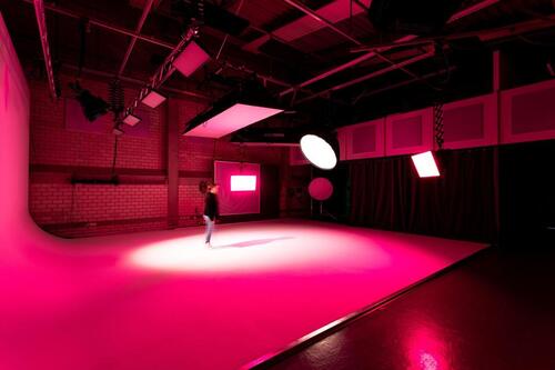 Foto - Modernes Video- Film- und Fotostudio - Hohlkehle - mit Büro (optional) zu vermieten