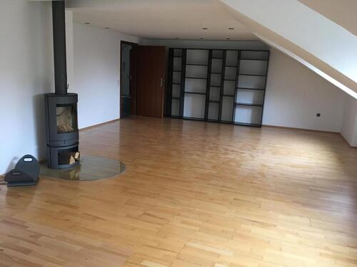 Foto - Gemütliche Dachgeschosswohnung mit Kamin & Einbauküche in ruhiger