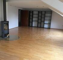 Gemütliche Dachgeschosswohnung mit Kamin & Einbauküche in ruhiger - Oberhausen