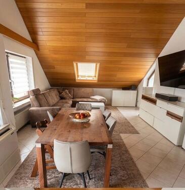 Foto - Top Lage! Helle 3-Zimmer Dachgeschosswohnung