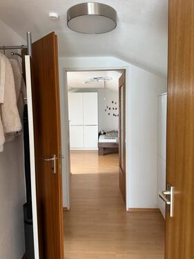 Foto - Möblierte DG 1 Zimmer Wohnung für Studierende
