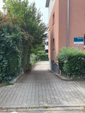 Foto - Ruhiger Außenstellplatz in Hinterhoflage - Sicher Parken hinter dem Gebäude