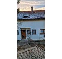 Doppelhaushälfte in Mulfingen - 1.100,00&nbsp;EUR Kaltmiete, ca.&nbsp; 140,00&nbsp;m&sup2; in Mulfingen (PLZ: 74673)