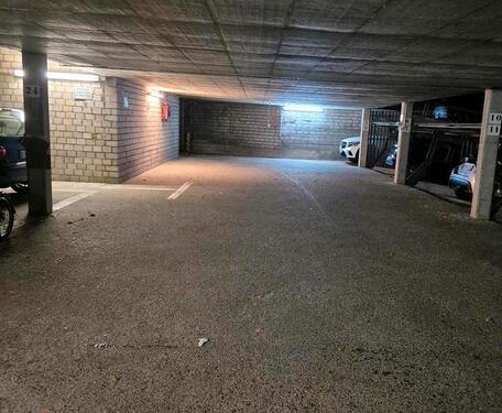 Foto - Tiefgarage Stellplatz in Eller zu vermieten.