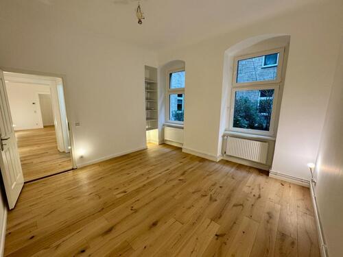 Foto - Zentrale, top-sanierte Zwei-Zimmer-Wohnung! fußläufig zum Bahnhof