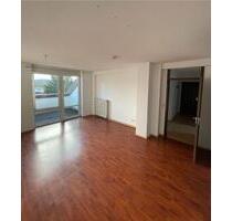 Perfekte Lage: Helle 3ZKB-Wohnung mit 2 Balkonen und Stellplatz - Homburg