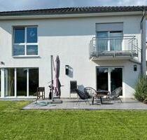 Moderneres energieeffizientes Familienhaus mit zwei Stellplätzen - Berlin Spandau