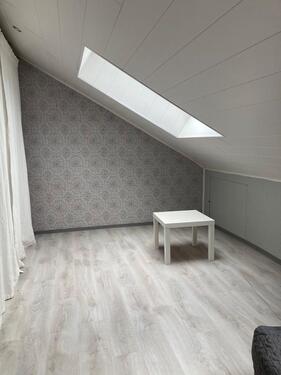 Foto - 1 Zimmer Dachgeschoßwohnung zur Miete in Heddesheim