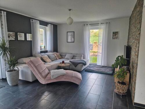 Foto - modernes Einfamilienhaus mit Garten,Wärmepumpe & PV