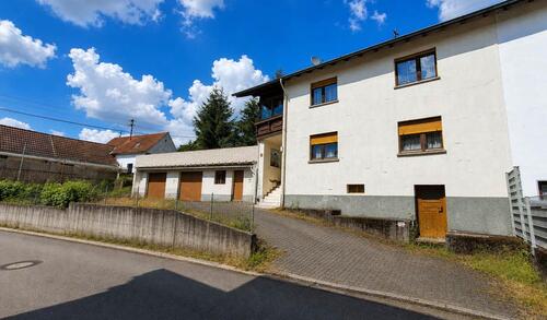 Foto - Doppelhaushälfte mit Doppelgarage, Balkon und schönem Grundstück