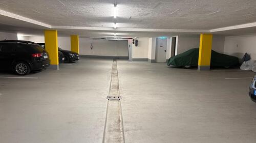 Foto - Tiefgaragenstellplatz - 60,00 EUR Miete,