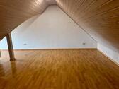 Foto - Maisonette mit Balkon, 20m2 Nutzfläche TG-Stellplatz und Küche