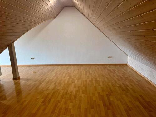 Foto - Maisonette mit Balkon, 20m2 Nutzfläche TG-Stellplatz und Küche