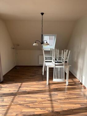 Foto - 3-Zimmer-Dachgeschosswohnung - 850,00&nbsp;EUR Kaltmiete, ca.&nbsp; 82,00&nbsp;m&sup2;