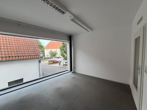 Foto - Lichtdurchflutete 5-Zimmer-Gewerbe- oder Wohnfläche