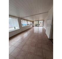 Großzügiges Zuhause mit Wintergarten & Traumgarten in Flensburg