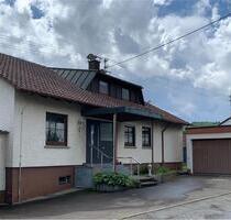 Traumhaftes Grundstück in Ortsrandlage mit Zweifamilienhaus - Allmersbach im Tal