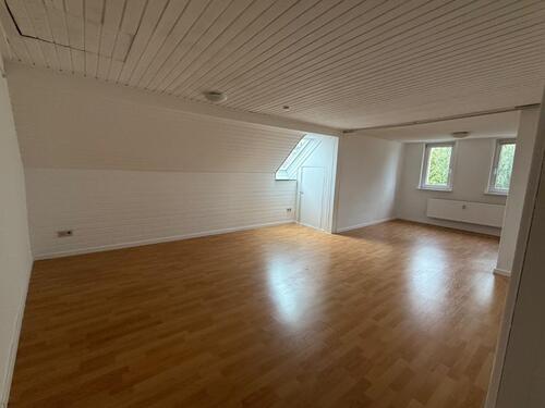 Foto - Lichtdurchflutete, ruhige Dachgeschoss Wohnung