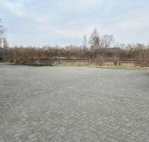 Esens: Hallen- und Aussenstellplätze