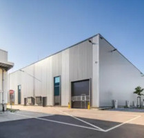 Logistikhalle mit Büro in Potsdam