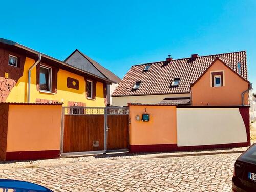 Foto - Mehrfamilienhaus Doppelhaushälfte mit Doppelgarage und Stellpl.