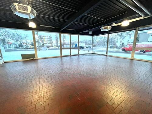 Foto - Autogalerie, Galerie, Gewerbefläche, Autohandel, Showroom