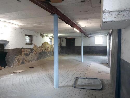 Foto - Lagerfläsche in großem ehrm. Stall