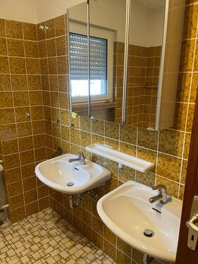 Foto - 3 Zimmer ,Küche, Bad, Balkon ,Abstellraum, WG geeignet