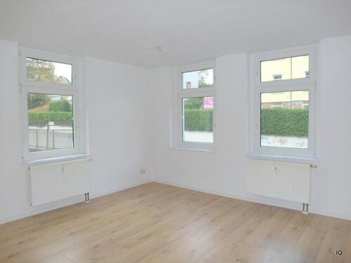 Foto - Wittgensdorf: Geräumige Familienwohnung mit Laminatboden, 2 Bädern und eigenem Gartenanteil