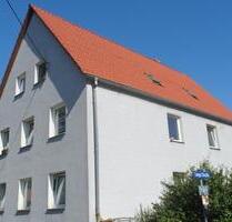 Kleine 2-Zimmer-Wohnung in RÖDERAU mit Laminatboden, sep. Essküche & Bad mit Dusche - Zeithain