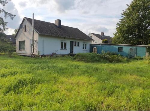 Foto - Einfamilienhaus mit großem Grundstück