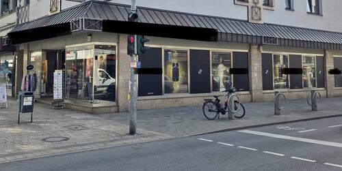 Foto - Repräsentative Gewerbefläche mit großer Fensterfront & hochwertiger Ausstattung