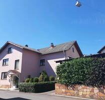 großes freistehendes Einfamilienhaus Garage und 7 Carportstellp. - Singhofen